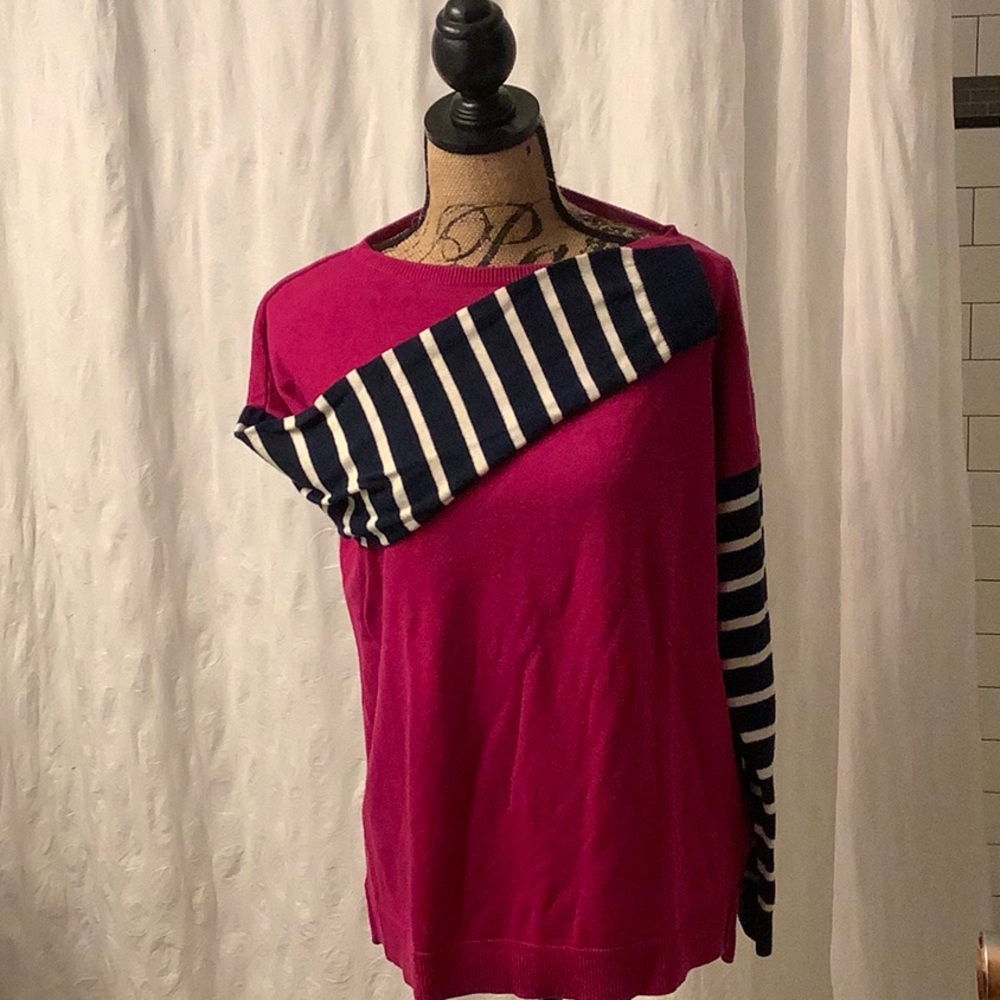 Cotton sweater with stripped arm detail